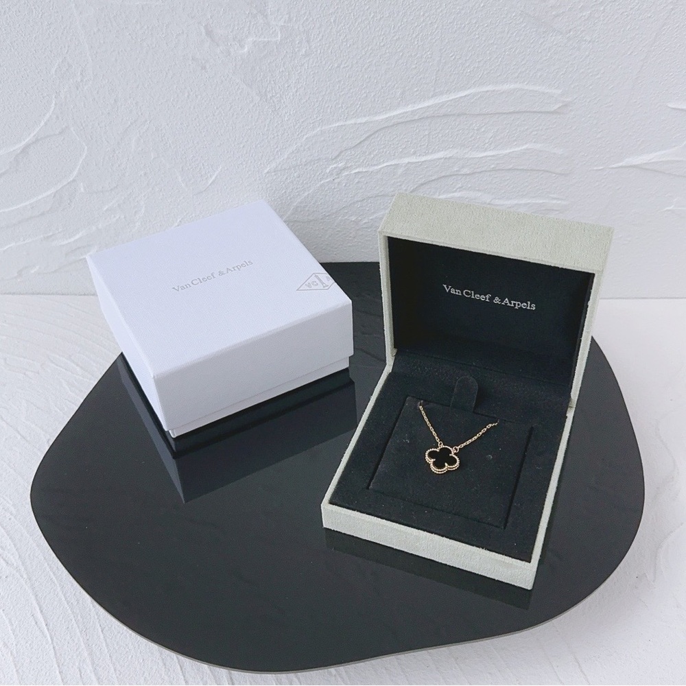 Van Cleef & Arpels Black Clover necklace